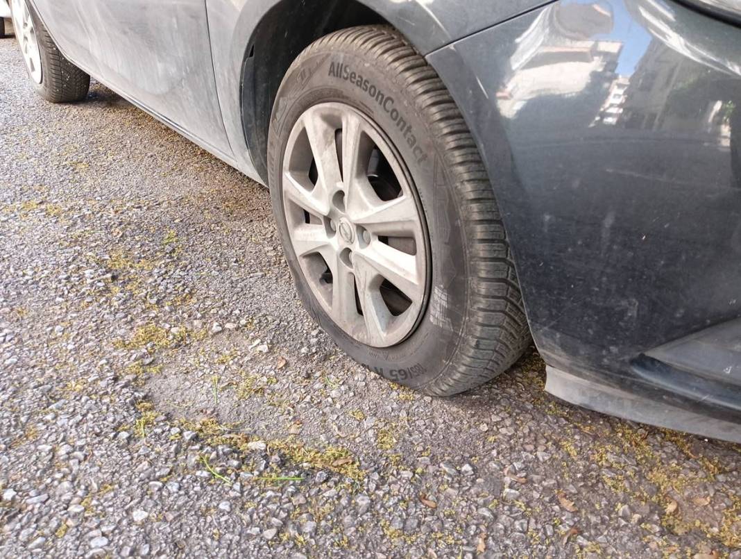 Onlarca aracın lastiğini fütursuzca kesip yoluna devam etti! O ilçede lastikçiler fazla mesai yaptı 14